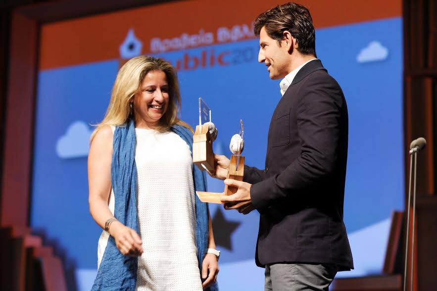 Ο Σάκης Ρουβάς απονέμει το Βραβείο Παιδικής Λογοτεχνίας Public 2015