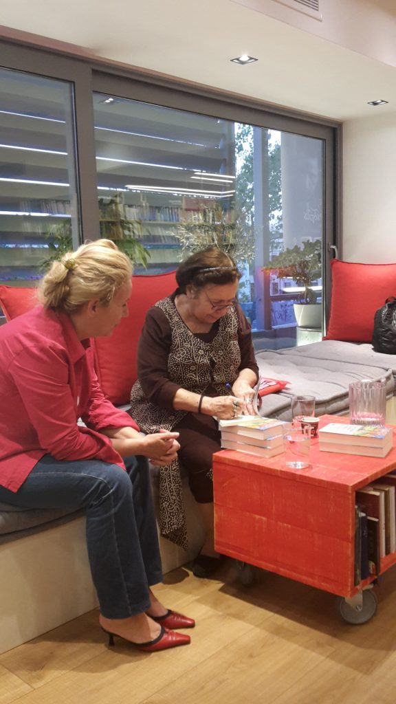 Παρουσίαση του βιβλίου της Αλκυόνης Παπαδάκη "Θα ξανάρθουν τα χελιδόνια" στο Βιβλιοπωλείο Ευριπίδης