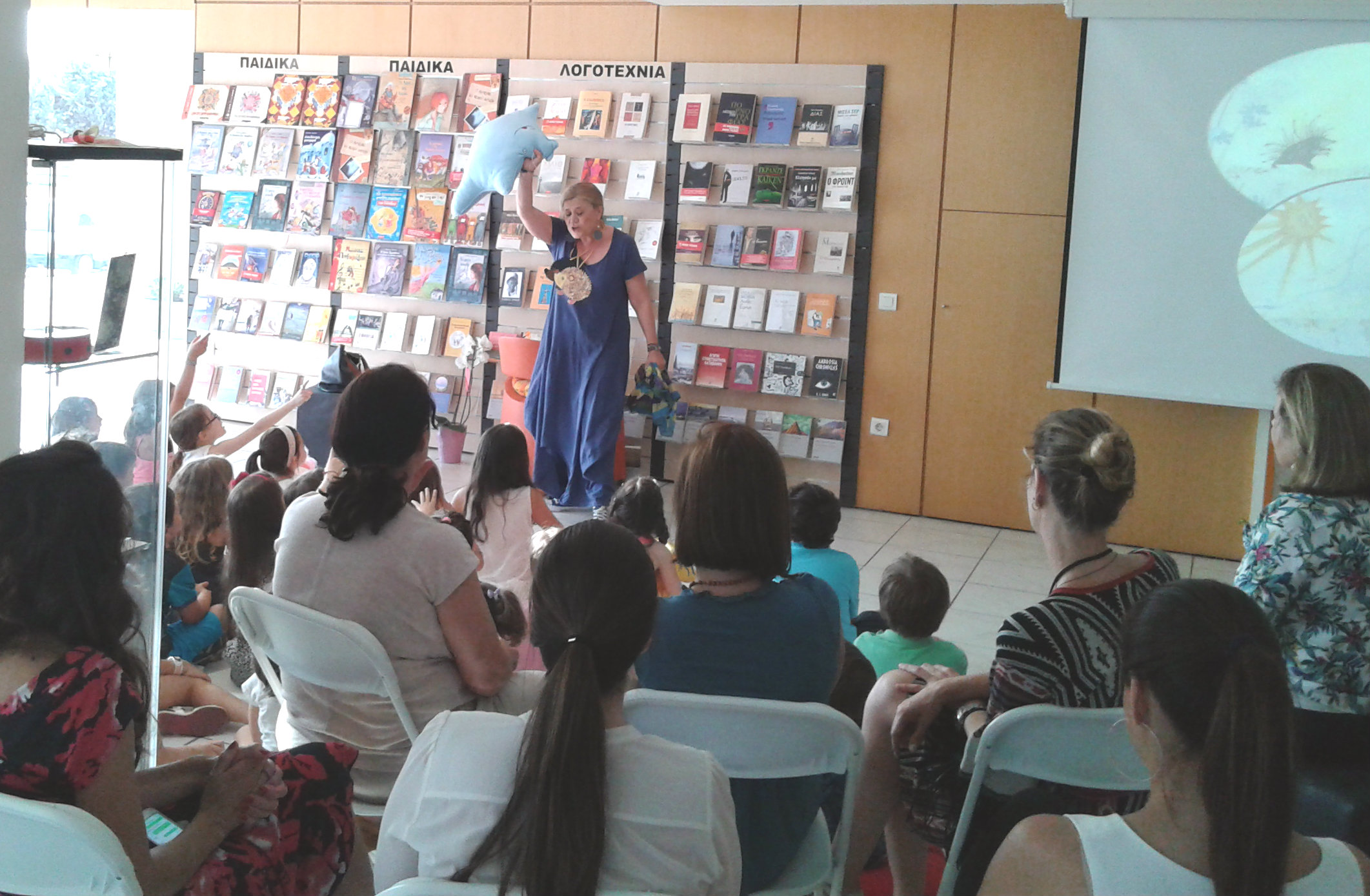 Φωτογραφίες από την παρουσίαση του βιβλίου της Ελένης Πριοβόλου "Ο Τρυφεράκανθος" με το Νηπιαγωγείο ''Εργαστήρι" στον Πολυχώρο των Εκδόσεων