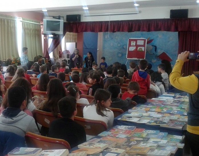 Η Ελένη Γκίκα στο 12ο Δημοτικό σχολείο Ν.Ηρακλείου 