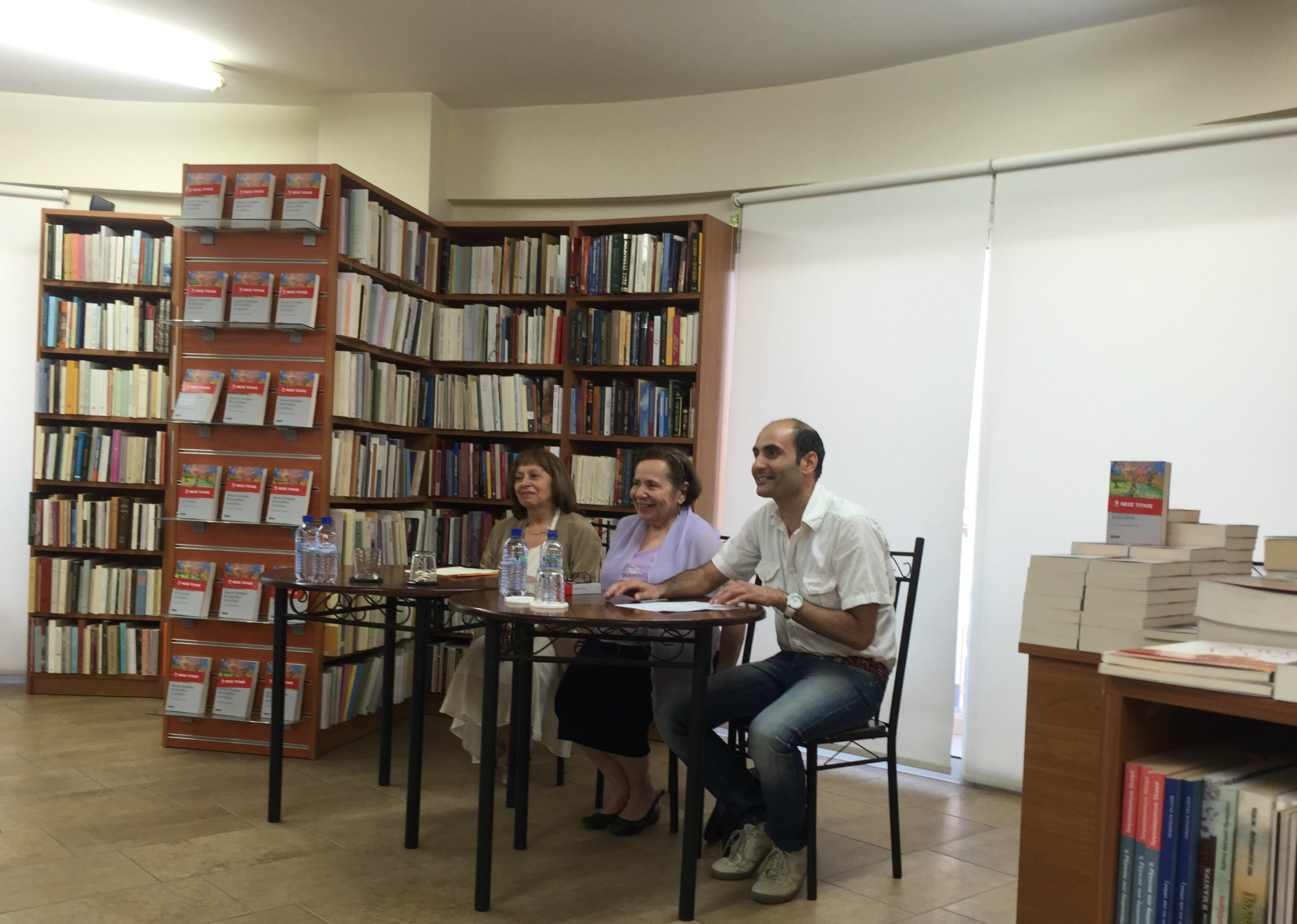 Φωτογραφίες - Video από την παρουσίαση του βιβλίου της Αλκυόνης Παπαδάκη "Θα ξανάρθουν τα χελιδόνια" στο Βιβλιοπωλείο Πάργα - Λευκωσία