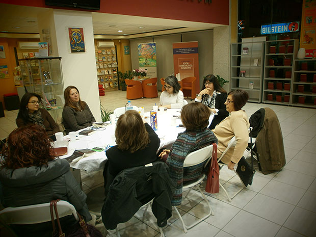 Από τη συνάντησή μας με τη συγγραφέα Μαρία Ξυλούρη για το μυθιστόρημά της «Πώς τελειώνει ο κόσμος».