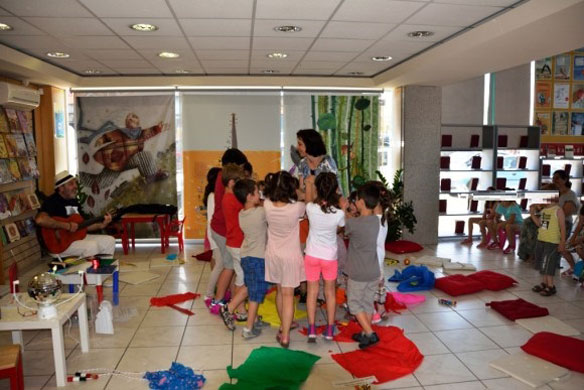 Παιδική Λέσχη Ανάγνωσης "Η χάρτινη αγκαλιά"